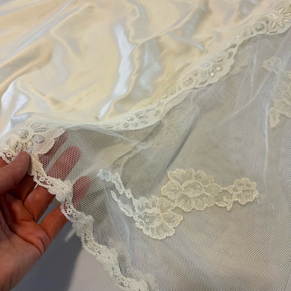 Vintage Gold label Victoria Secret ivory white night gown L - Picture 3 of 10